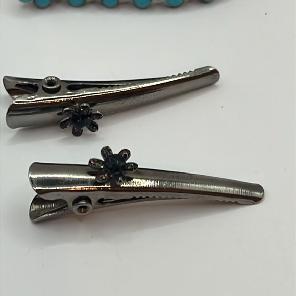 Stylish Hair Clips with Turquoise Floral Design Alligator Clips 8 Assortment - Picture 11 of 13